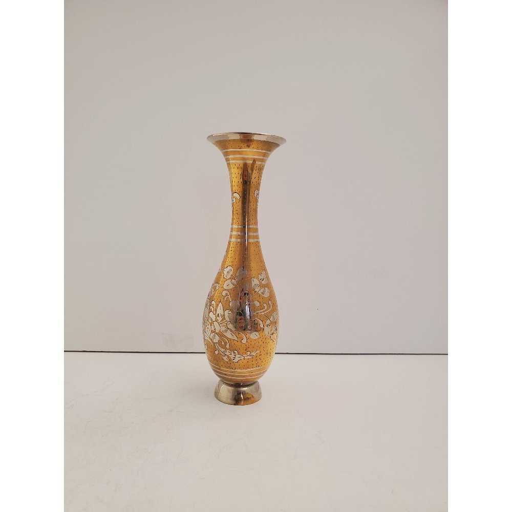 Vintage etched brass vase with flowers design - Picture 1 of 10
